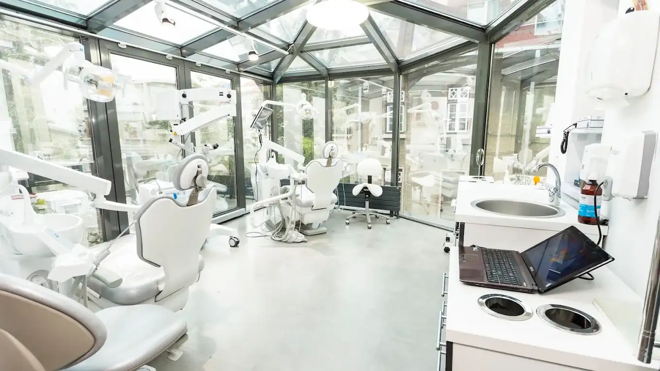 Treatment rooms with panoramic glass ceiling